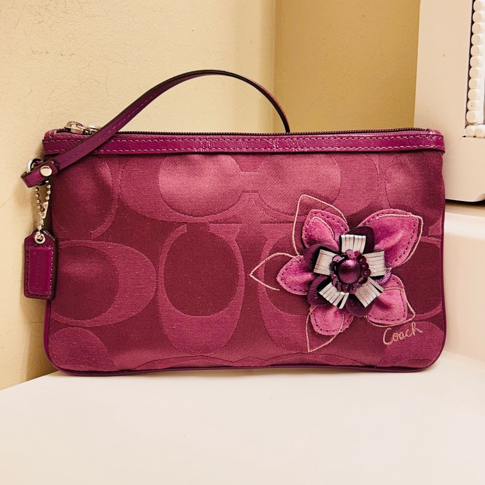 NWOT RARE Coach Y2K Flower Wristlet/ Wallet